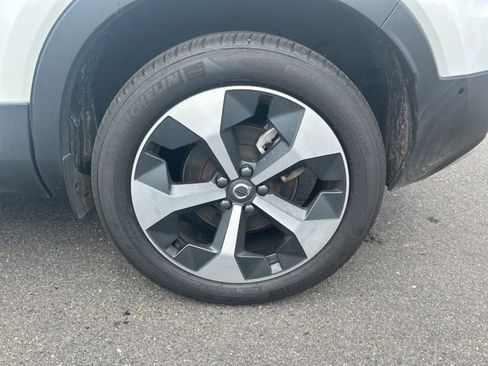 Certified 2025 Volvo XC40 B5 Plus image 9