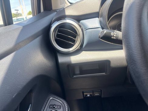 Used 2025 Nissan Versa SV FWD image 32