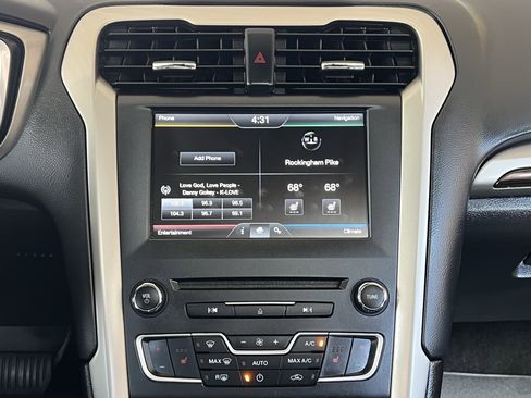 Used 2016 Ford Fusion SE w/ Equipment Group 202A FWD image 22