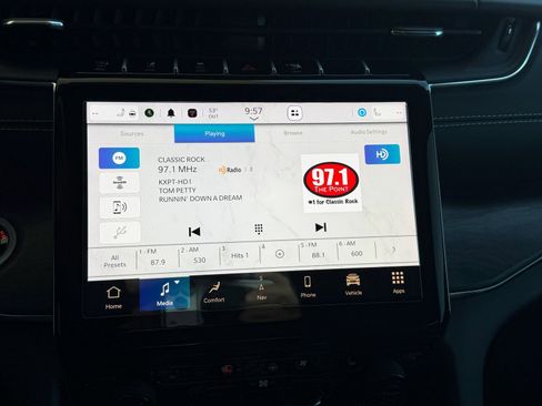 Used 2023 Jeep Grand Cherokee Overland w/ Adv Protech Group III image 9