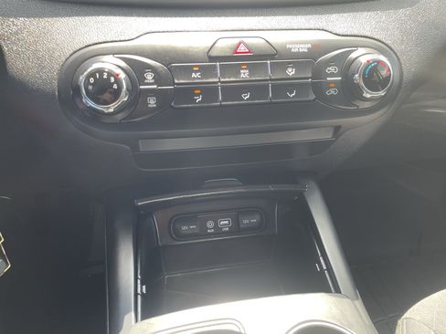 Used 2017 Kia Sorento L FWD image 31