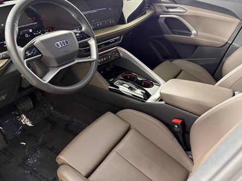 Used 2025 Audi Q5 Premium Plus w/ Premium Plus AWD/4WD image 9