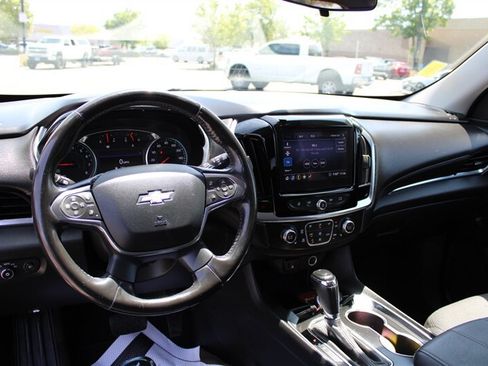 Used 2020 Chevrolet Traverse LT w/ Driver Confidence II Package AWD/4WD image 18