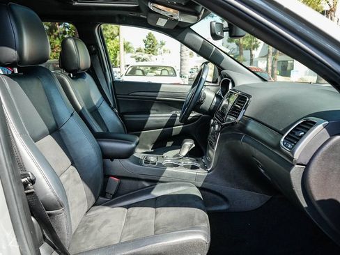 Used 2020 Jeep Grand Cherokee Altitude AWD/4WD image 17