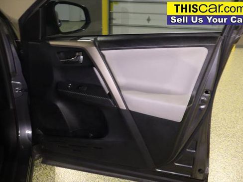 Used 2015 Toyota RAV4 Limited image 31