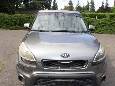 Used 2013 Kia Soul + FWD image 9