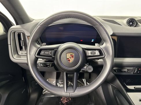 Certified 2025 Porsche Cayenne AWD/4WD image 36
