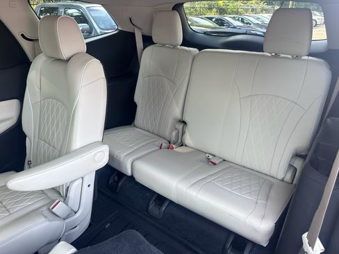 Used 2023 Buick Enclave Avenir w/ Avenir Technology Package FWD image 10