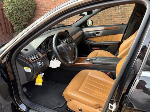 Used 2011 Mercedes-Benz E 350 Sedan image 3