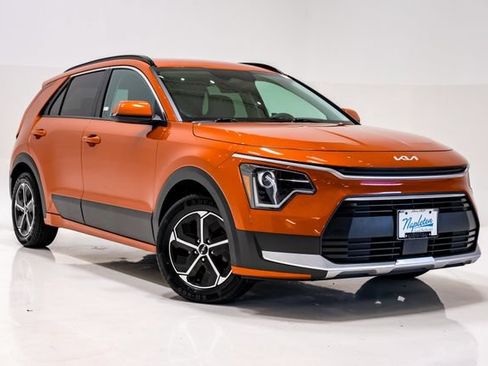 Used 2023 Kia Niro EX FWD image 6