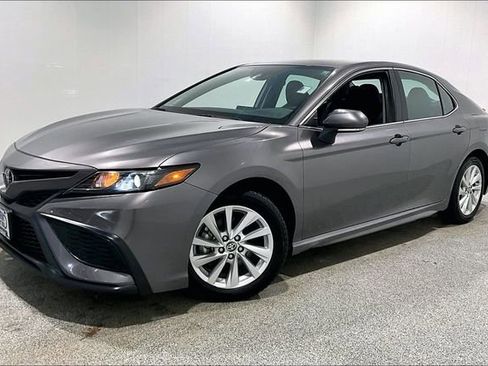 Used 2024 Toyota Camry SE FWD image 3