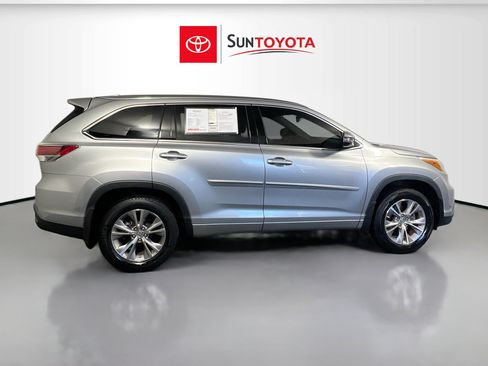 Used 2015 Toyota Highlander XLE image 2