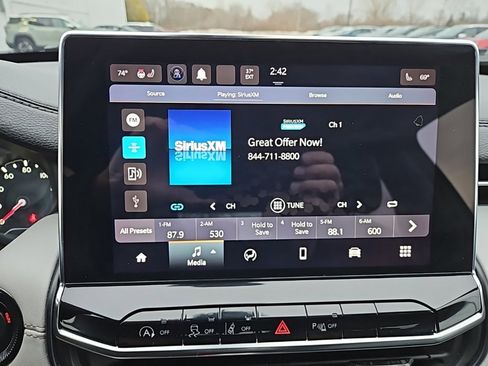 Used 2024 Jeep Compass Limited image 17