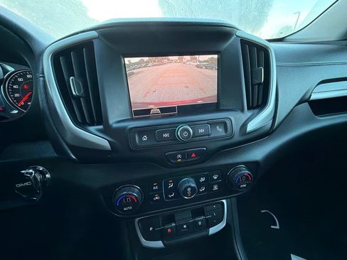 Used 2022 GMC Terrain SLE w/ Driver Convenience Package FWD image 9