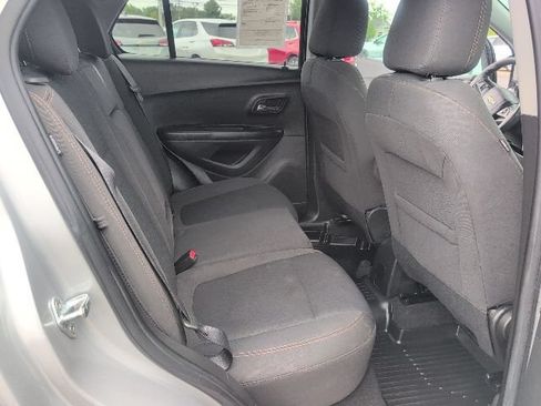 Used 2022 Chevrolet Trax LS w/ Tint and Cruise Package AWD/4WD image 33