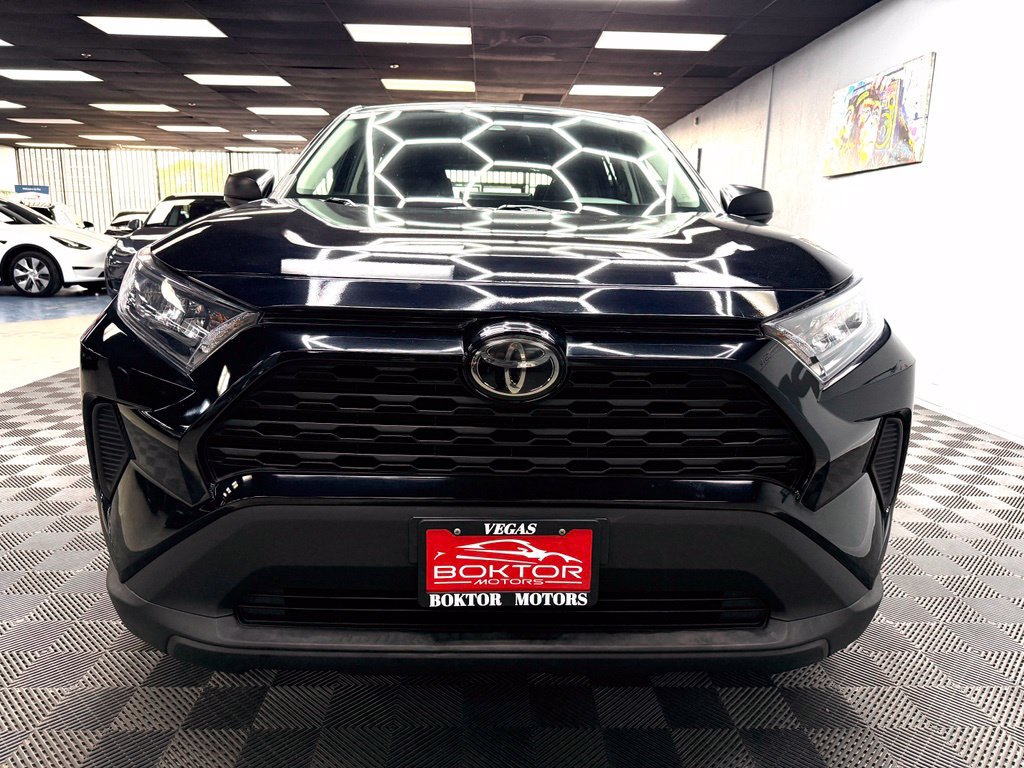 Used 2022 Toyota RAV4 LE FWD image 3