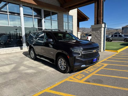 Used 2022 Chevrolet Tahoe LT w/ Luxury Package image 3