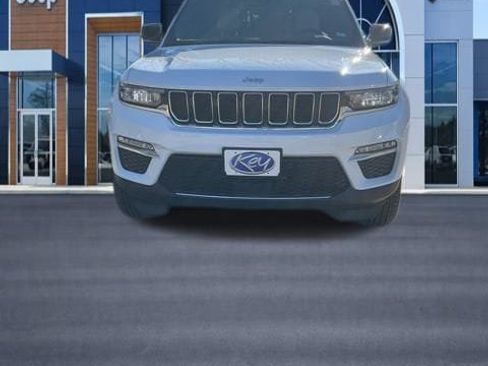 Used 2025 Jeep Grand Cherokee Limited image 2