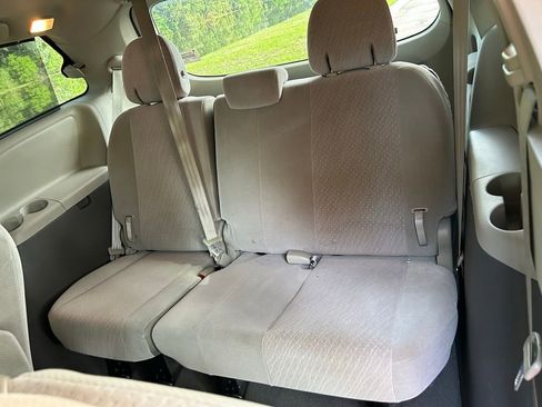 Used 2020 Toyota Sienna LE FWD image 14