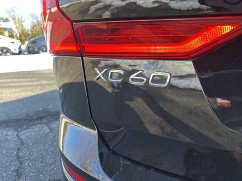 Certified 2025 Volvo XC60 B5 Core image 38