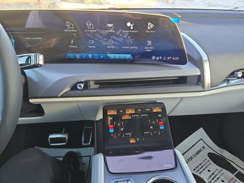 New 2026 Cadillac Vistiq Luxury image 23