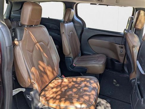 Used 2017 Chrysler Pacifica Limited w/ UConnect Theater Package image 12