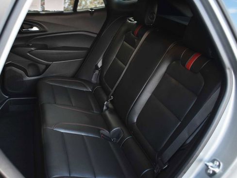 Used 2025 Chevrolet Trax RS w/ Sunroof Package image 13