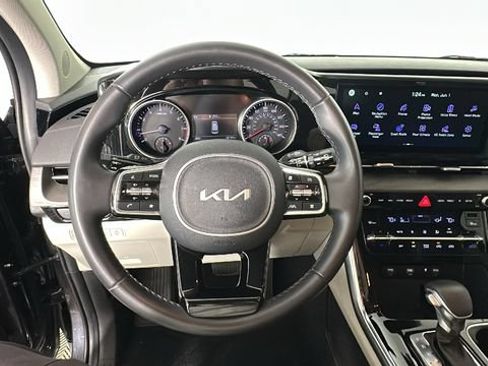 Used 2024 Kia Carnival EX FWD image 15