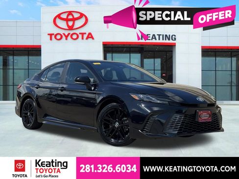 Certified 2025 Toyota Camry SE FWD image 1