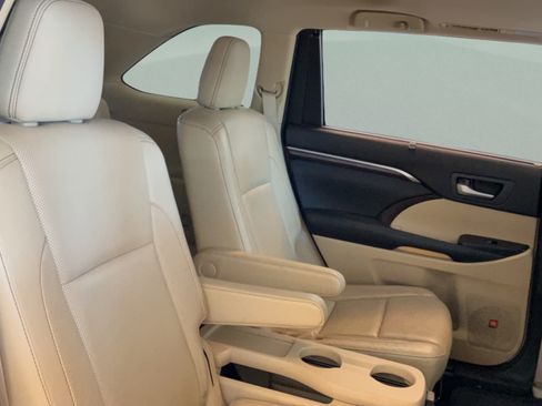 Used 2015 Toyota Highlander Limited FWD image 38