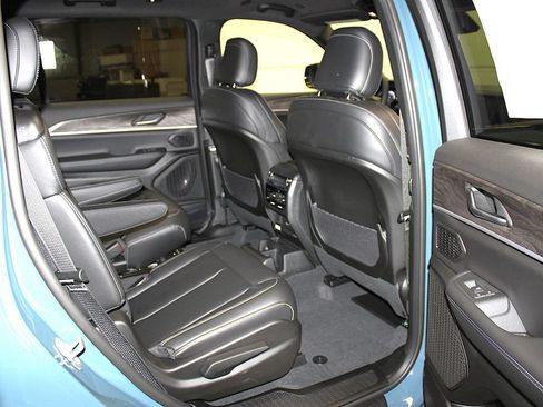 New 2026 Jeep Grand Cherokee L Limited w/ MOPAR Finishing Package AWD/4WD image 33