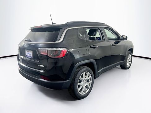Used 2022 Jeep Compass Latitude AWD/4WD image 5