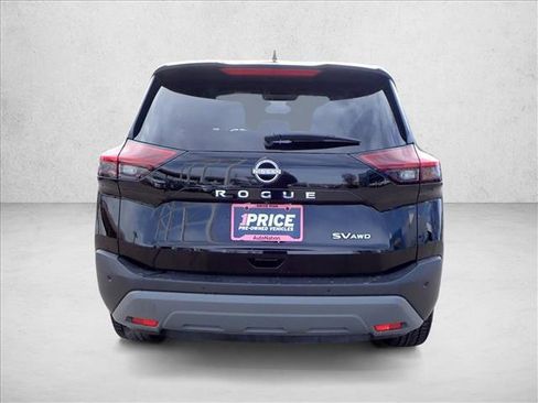 Used 2022 Nissan Rogue SV image 3