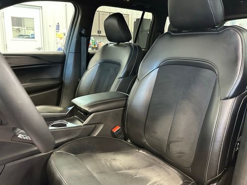 Used 2024 Jeep Grand Cherokee Altitude image 16