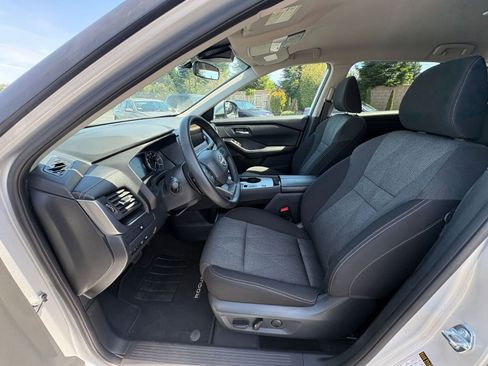 Used 2025 Nissan Rogue SV FWD image 29