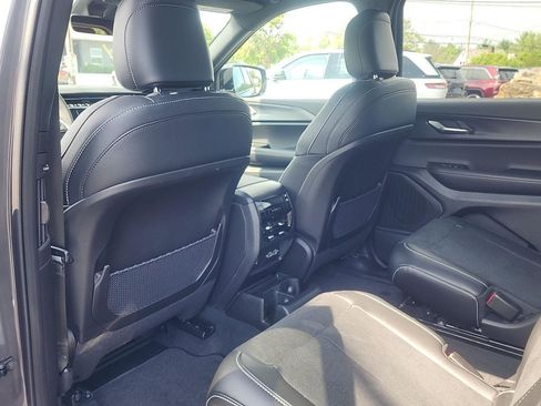 New 2025 Jeep Grand Cherokee L Altitude image 14