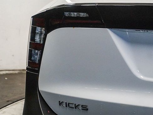 Used 2025 Nissan Kicks S image 11