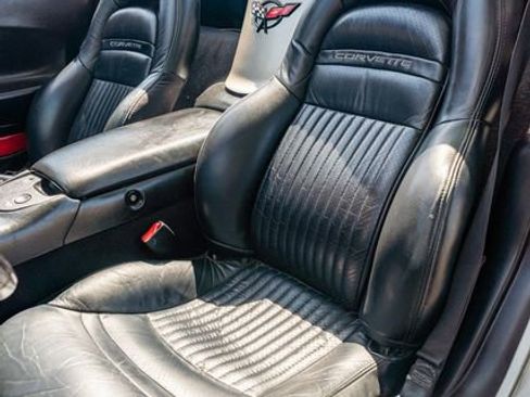 Used 2002 Chevrolet Corvette Convertible w/ Preferred Equipment Group2 image 19