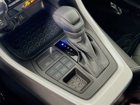Certified 2025 Toyota RAV4 XLE AWD/4WD image 15