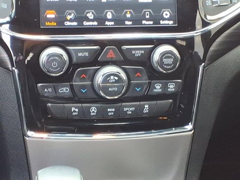 Used 2019 Jeep Grand Cherokee Altitude image 13