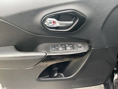 Used 2023 Jeep Cherokee Altitude Lux image 18