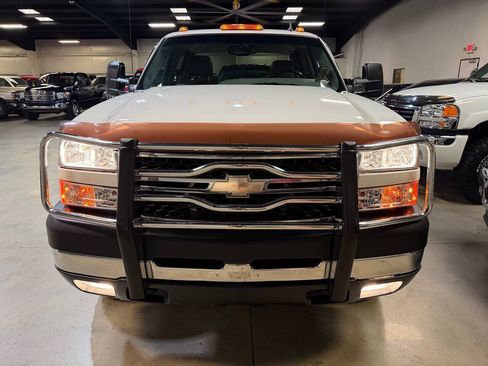 Used 2006 Chevrolet Silverado 2500 LT w/ Heavy-Duty Power Package AWD/4WD image 13