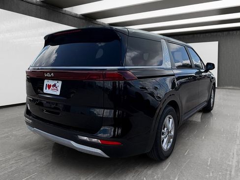 Used 2023 Kia Carnival LX FWD image 5