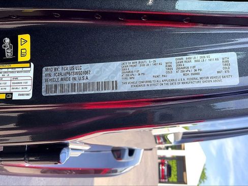 Used 2025 Jeep Wrangler Unlimited Sahara AWD/4WD image 3