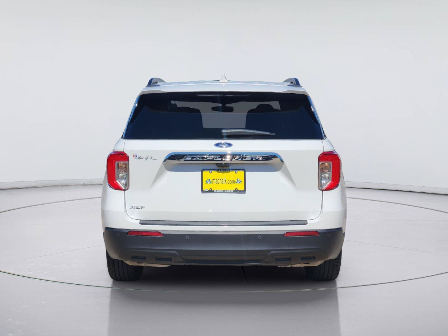 Used 2024 Ford Explorer XLT RWD image 6
