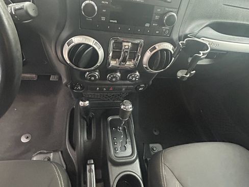 Used 2017 Jeep Wrangler Unlimited Sahara AWD/4WD image 14