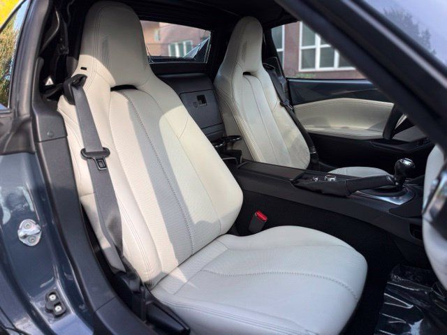 Used 2021 MAZDA MX-5 Miata RF Grand Touring RWD image 13