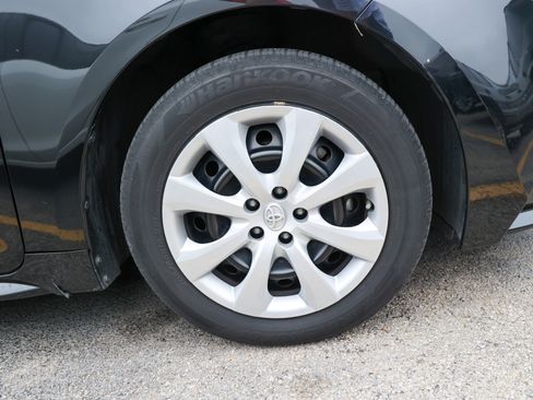 Used 2022 Toyota Corolla LE FWD image 12