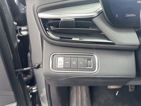 Used 2025 Buick Enclave Preferred image 15