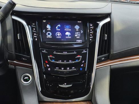 Certified 2020 Cadillac Escalade Premium Luxury image 22